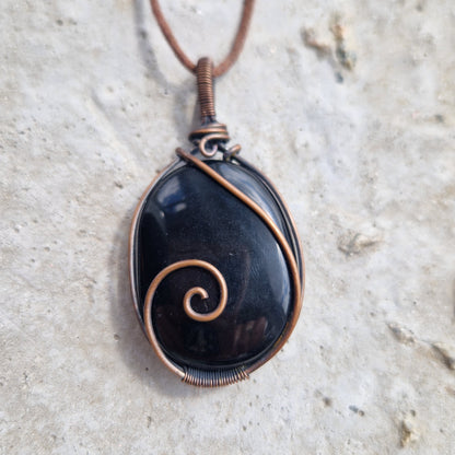 black grounding necklace