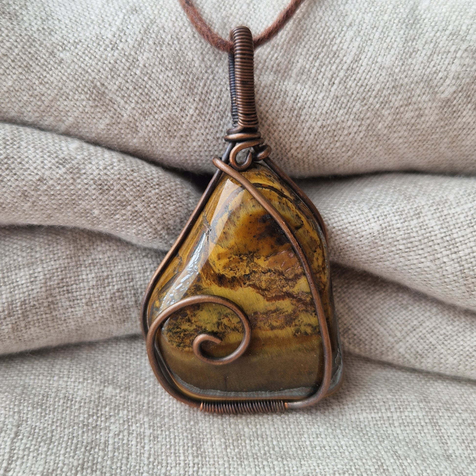 Bio-resonance imprinted jewellery for grief support